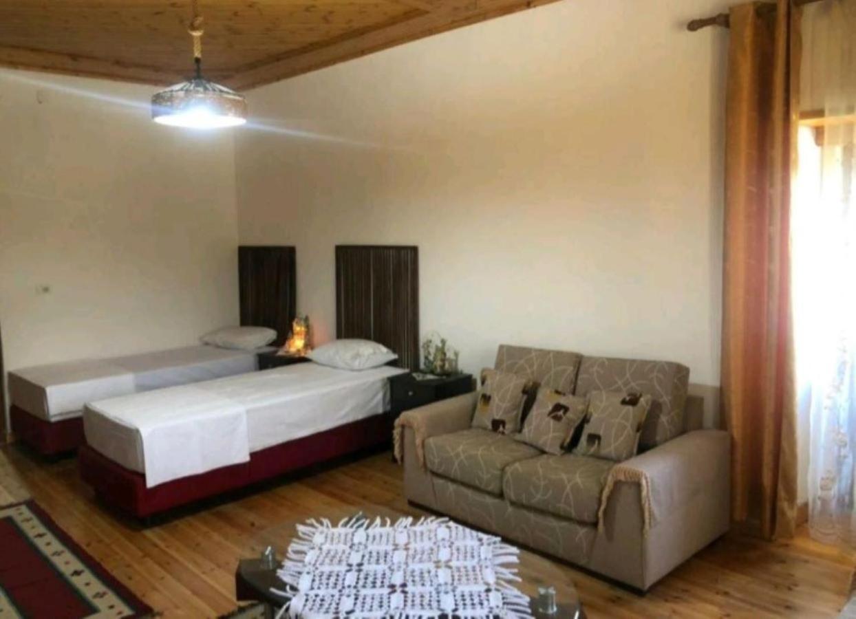 Miziriguesthouse Gjirokastër Exterior foto